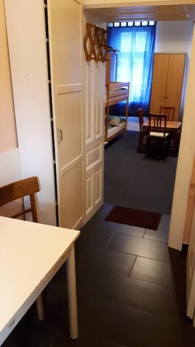 וינה Simple Apartment 10 Minutes To Downtown מראה חיצוני תמונה