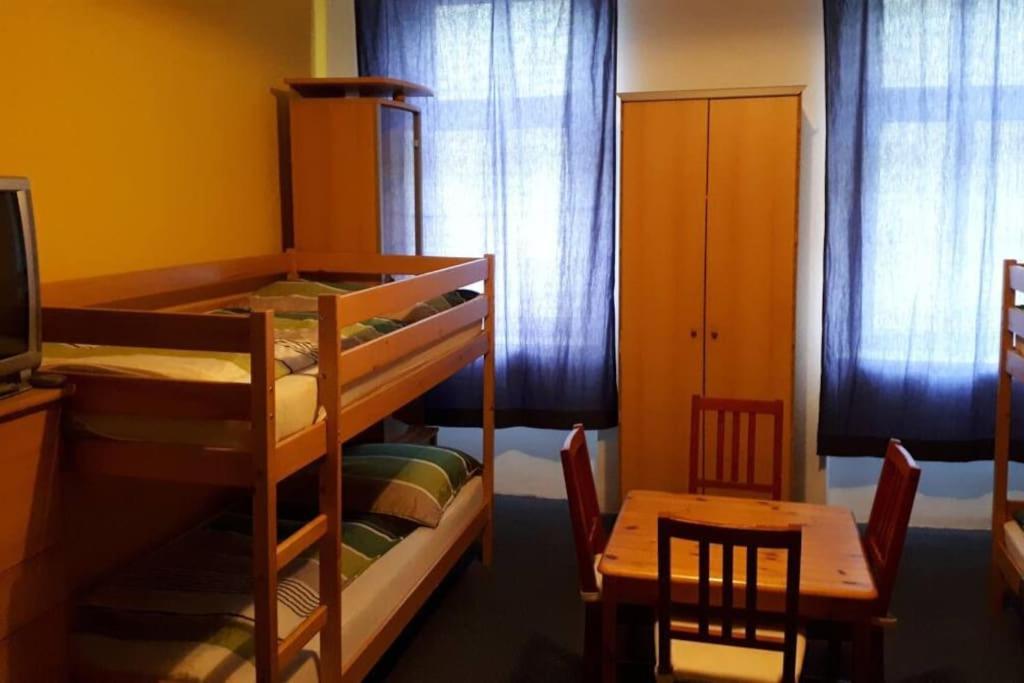 וינה Simple Apartment 10 Minutes To Downtown מראה חיצוני תמונה